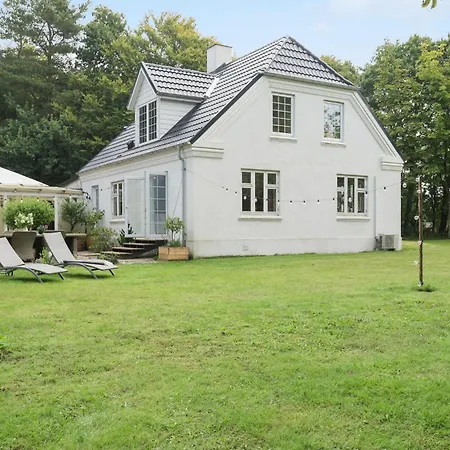 Dom wakacyjny Pet Friendly In With Wifi